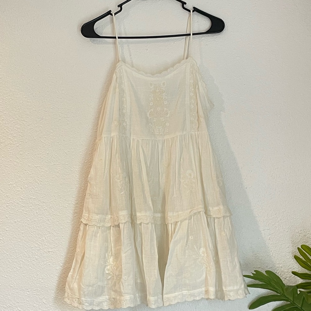 Size M eggshell summer dress
